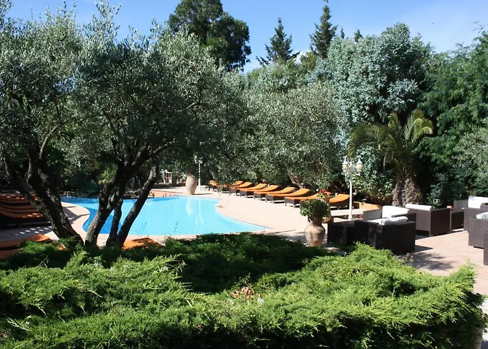 Hotell Athenopolis 3*