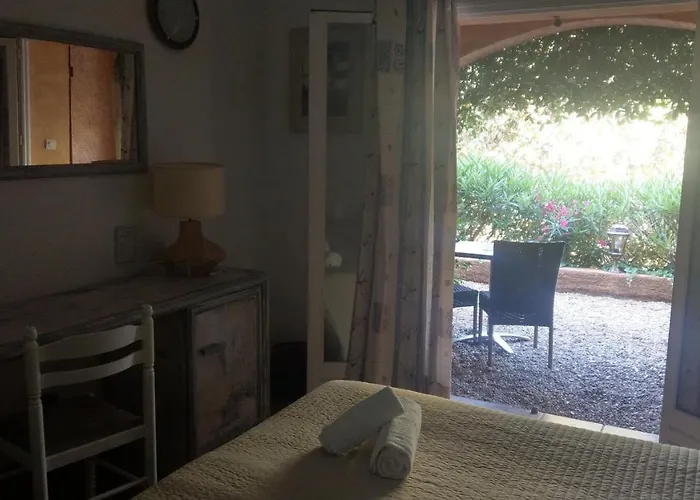 Hotell Athenopolis 3*