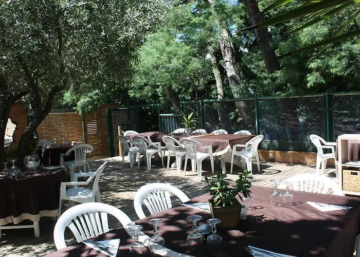 Athenopolis Hotell 3*