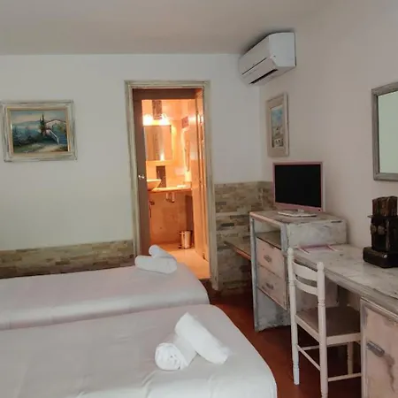 Athenopolis מלון 3*