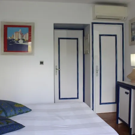 מלון Athenopolis 3*