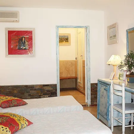 Hotel Athenopolis 3*