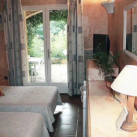 מלון Athenopolis 3*