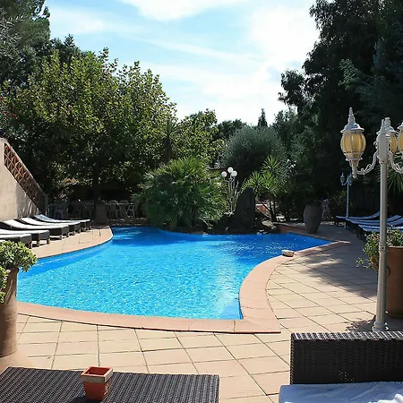 فندق Athenopolis 3*