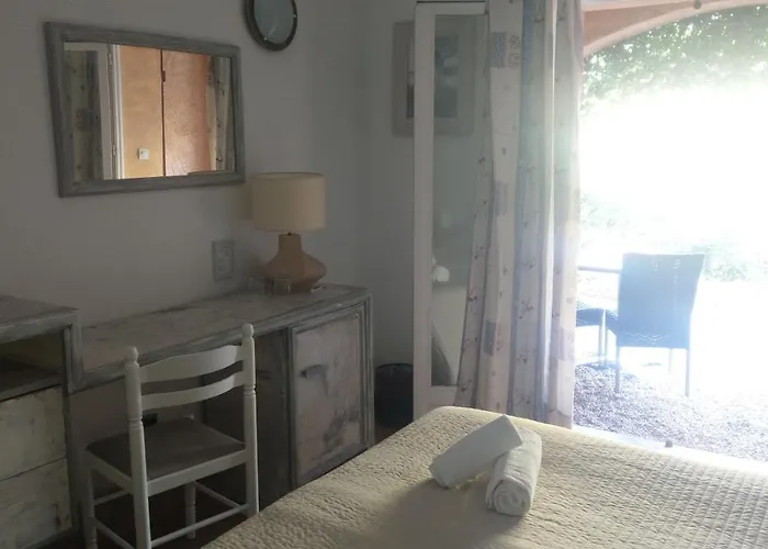 Hotel Athenopolis 3*