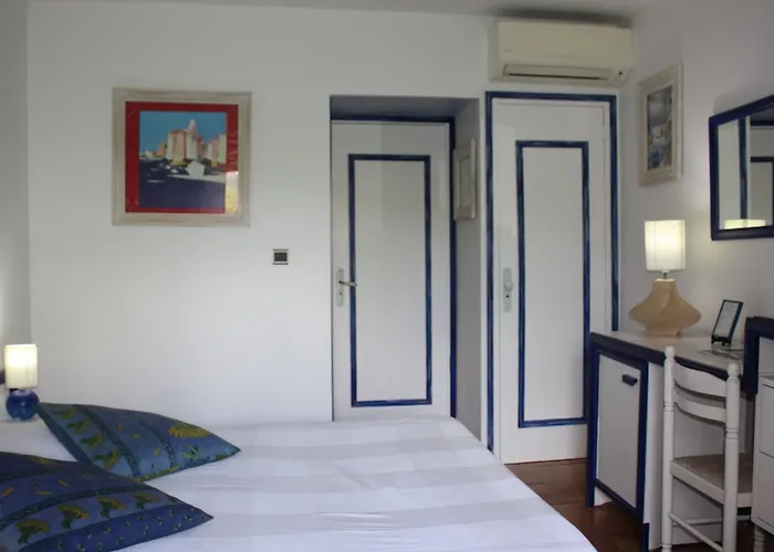 Hotel Athenopolis 3*